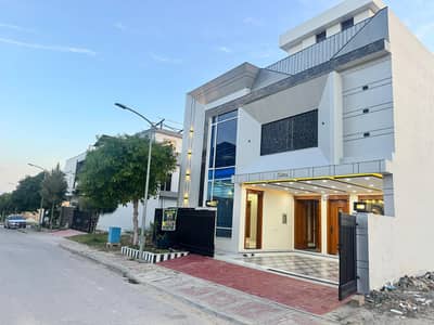 Park Facing 10 Marla House For Sale