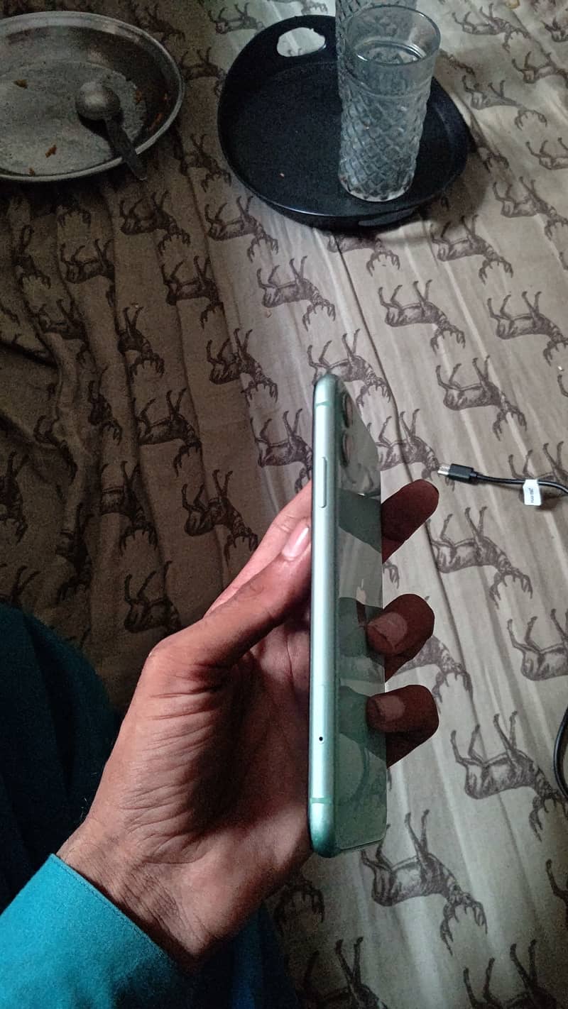 Apple iPhone 11 3