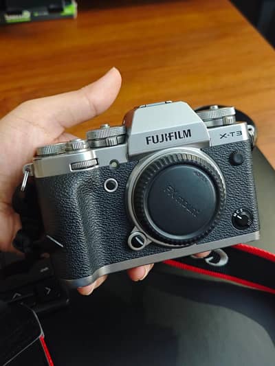 Fujifilm XT3 Body + Zoom  Lens for Sale