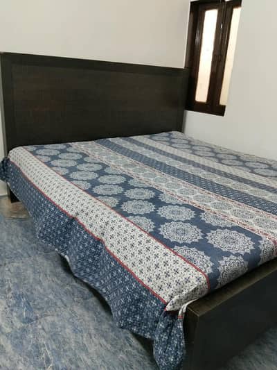 bed and 2 Almari for sale