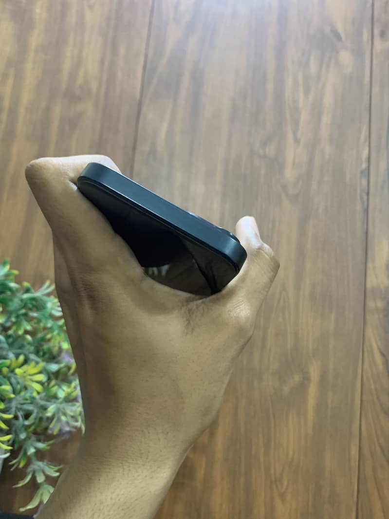 Apple iPhone 14 4