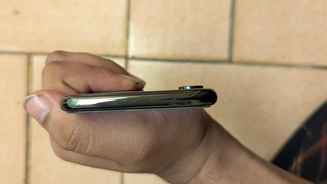 Apple iPhone X 3