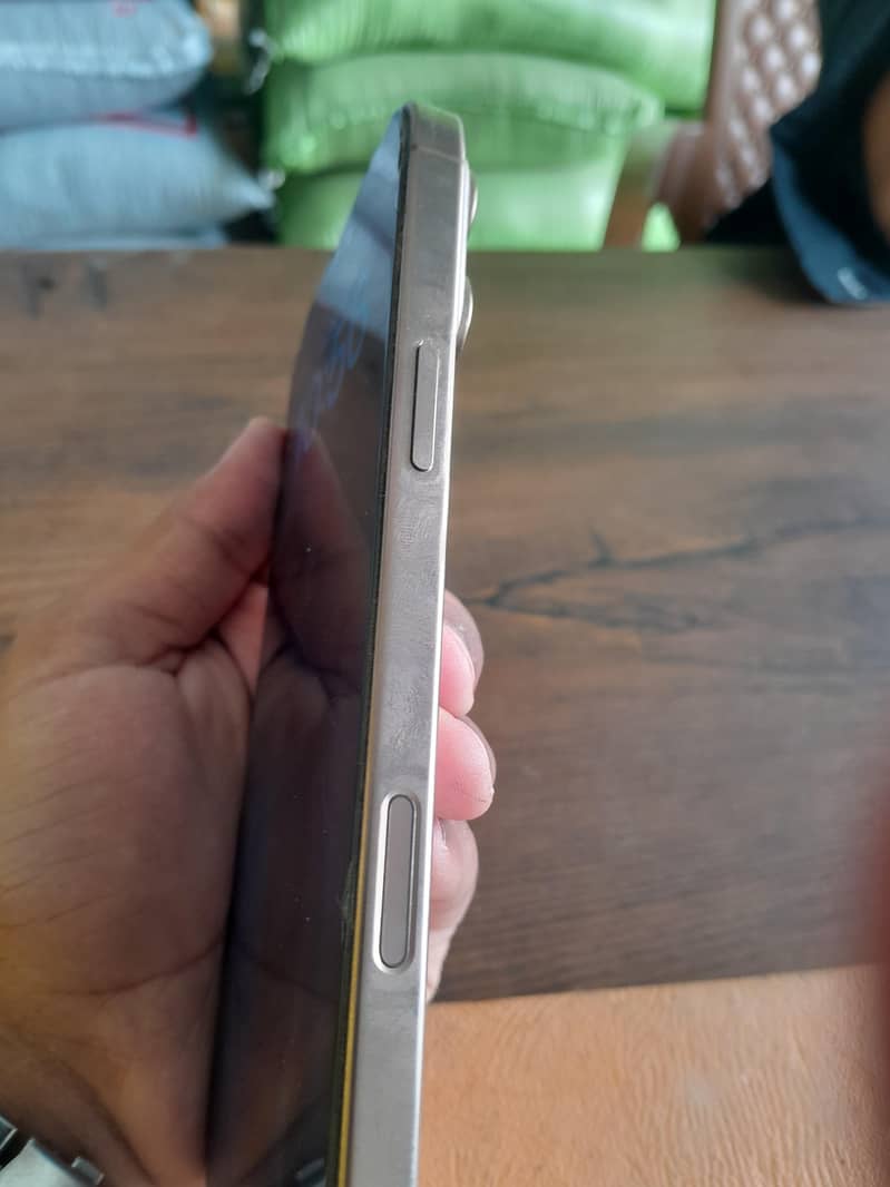 Apple iPhone 16 Pro Max 0