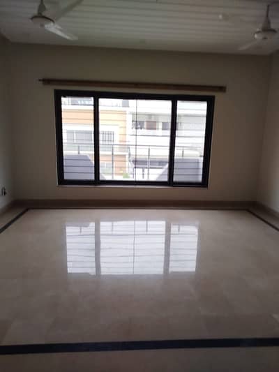 35/70 10Marla House Available For Rent in G13