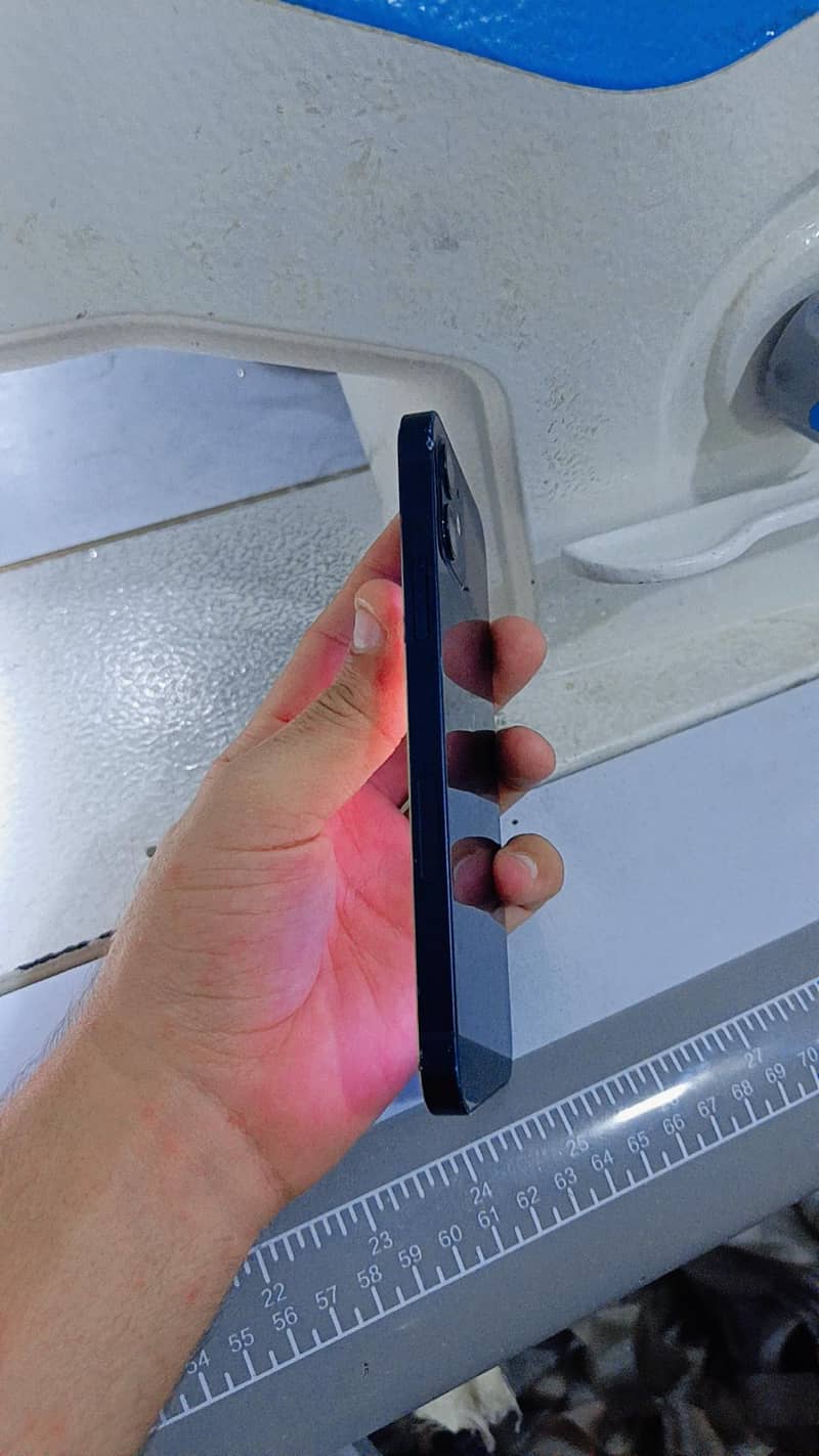 Apple iPhone 12 3