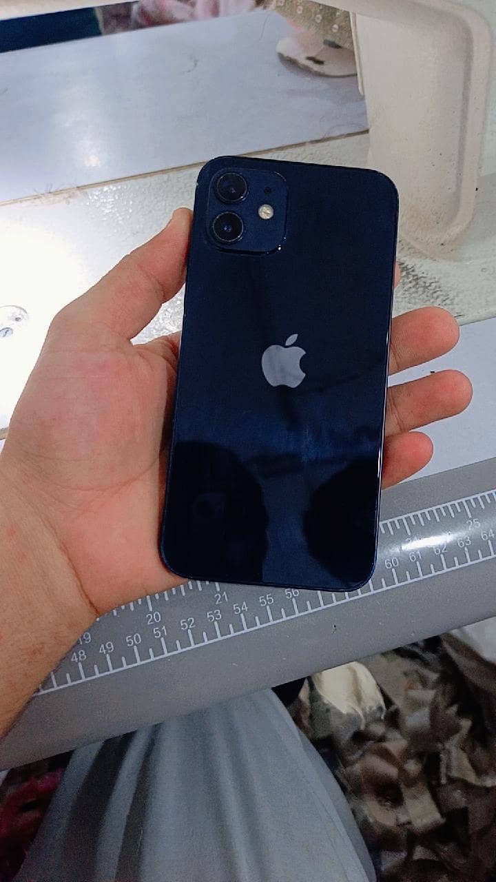 Apple iPhone 12 4