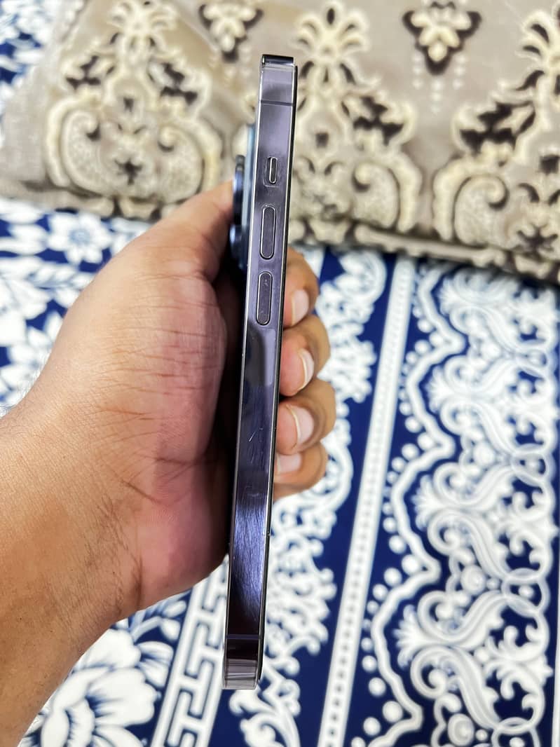 Apple iPhone 14 Pro 1