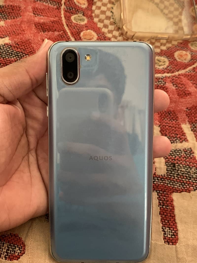Sharp Aquos R2 1
