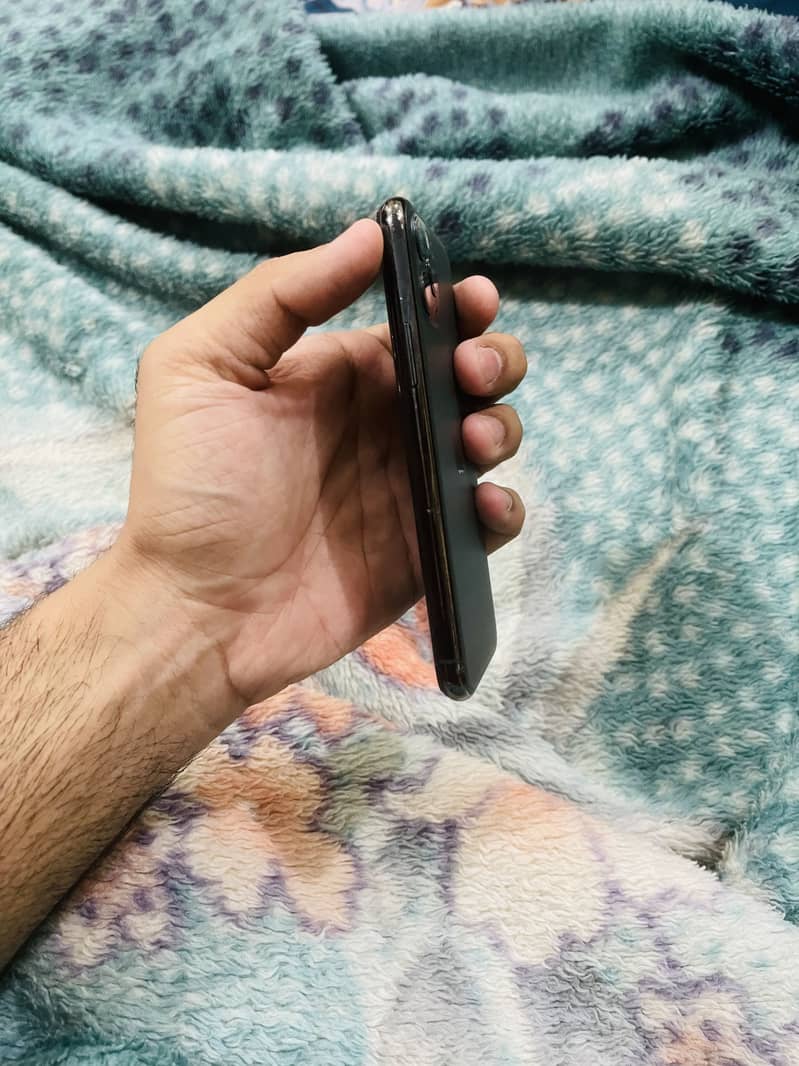 Apple iPhone 11 Pro 2