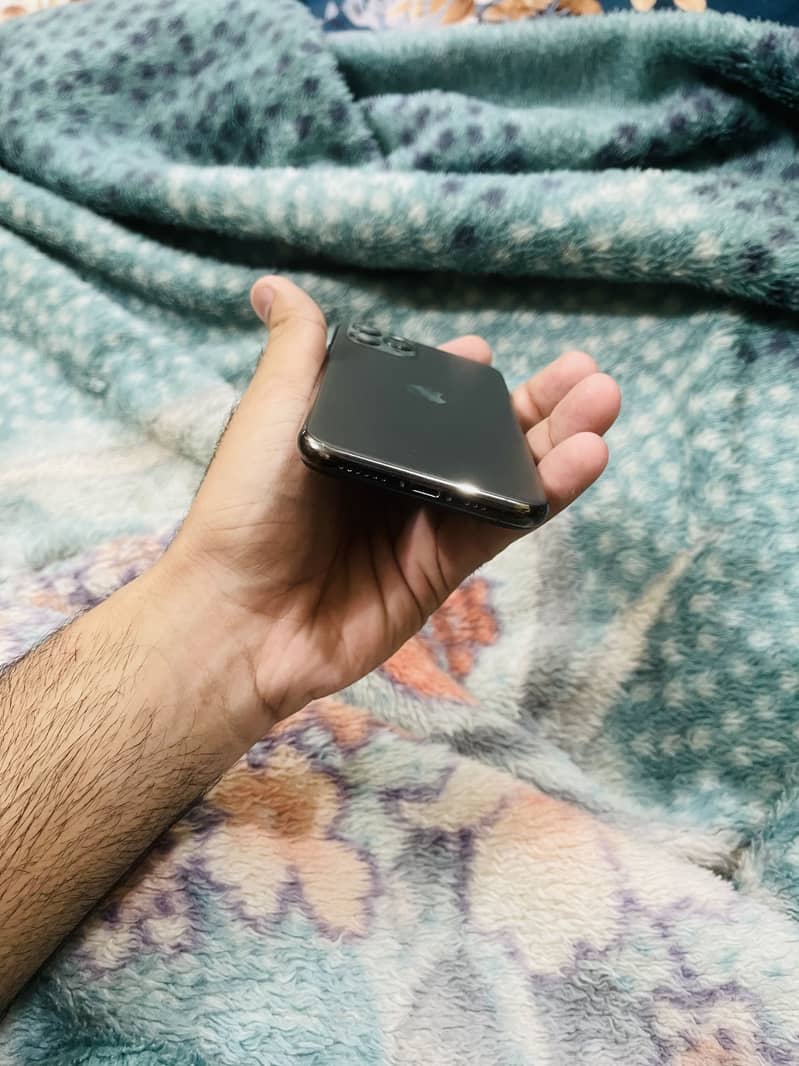 Apple iPhone 11 Pro 3