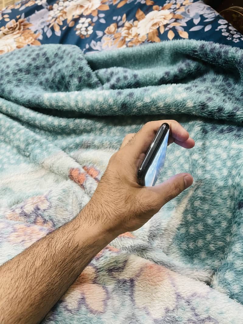 Apple iPhone 11 Pro 4