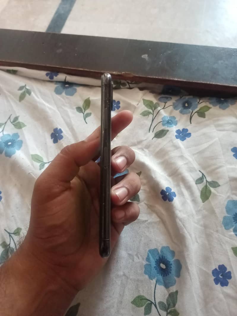 Apple iPhone X 3