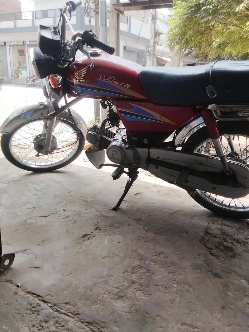 H CD 70 0