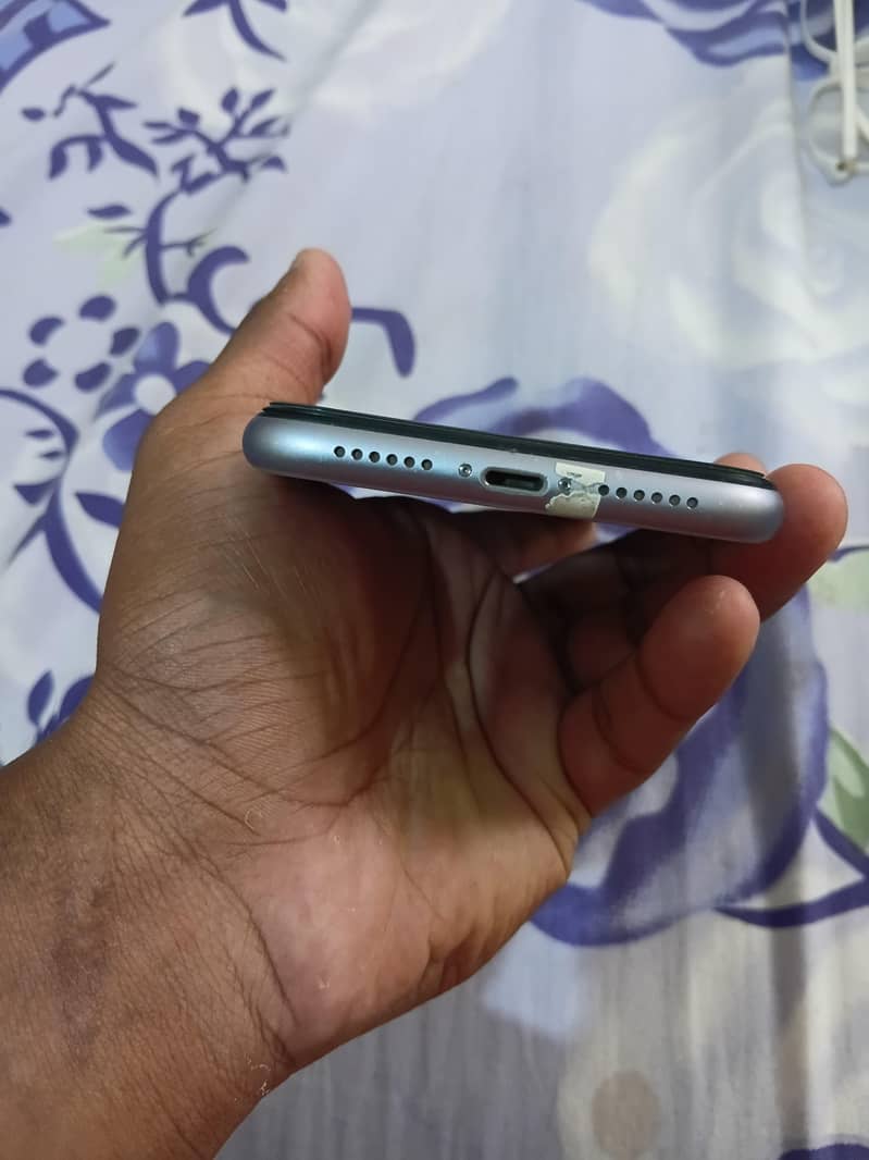 Apple iPhone 11 3