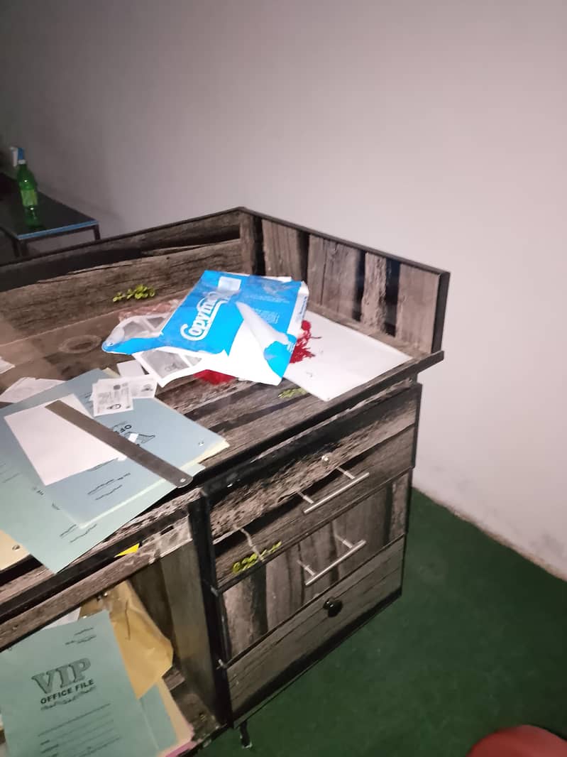 COMPUTER TABLE FOR SALE 1