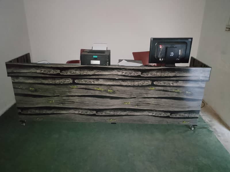 COMPUTER TABLE FOR SALE 0