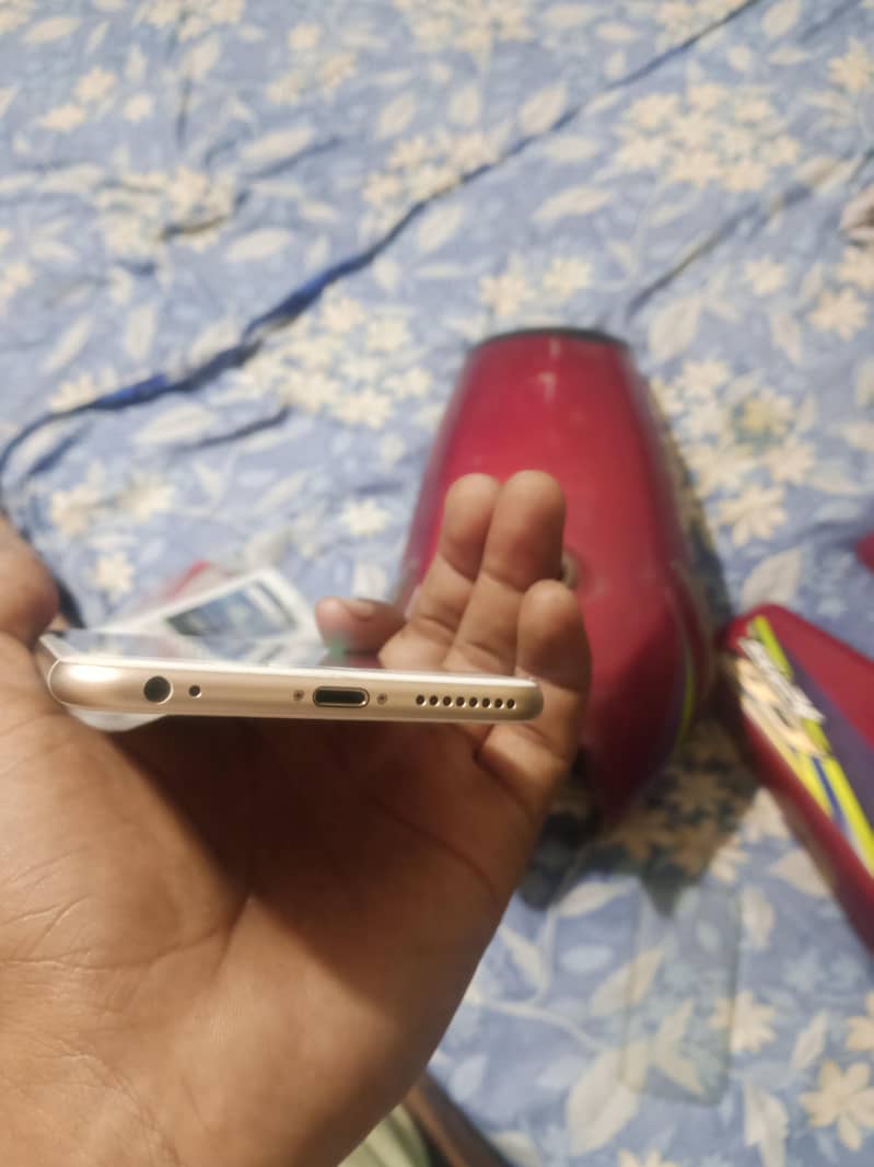 Apple iPhone 6 Plus 0