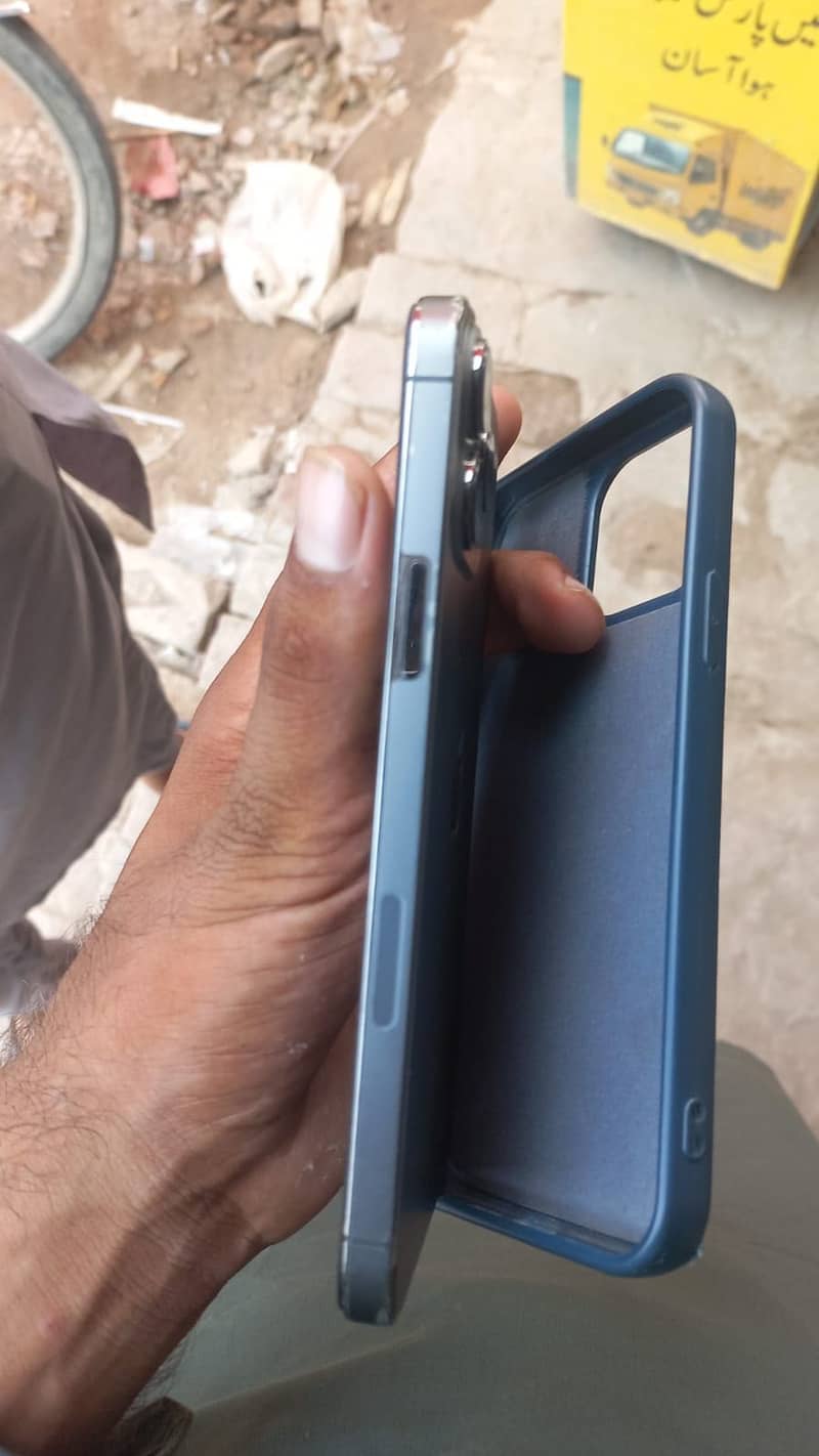 Apple iPhone 13 Pro Max 2