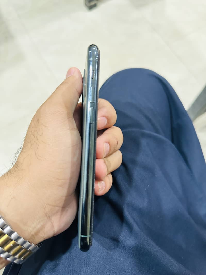 Apple iPhone 11 Pro 1