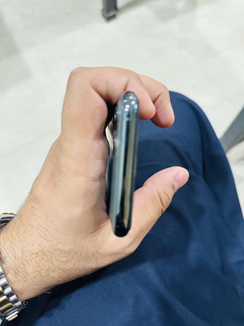Apple iPhone 11 Pro 2