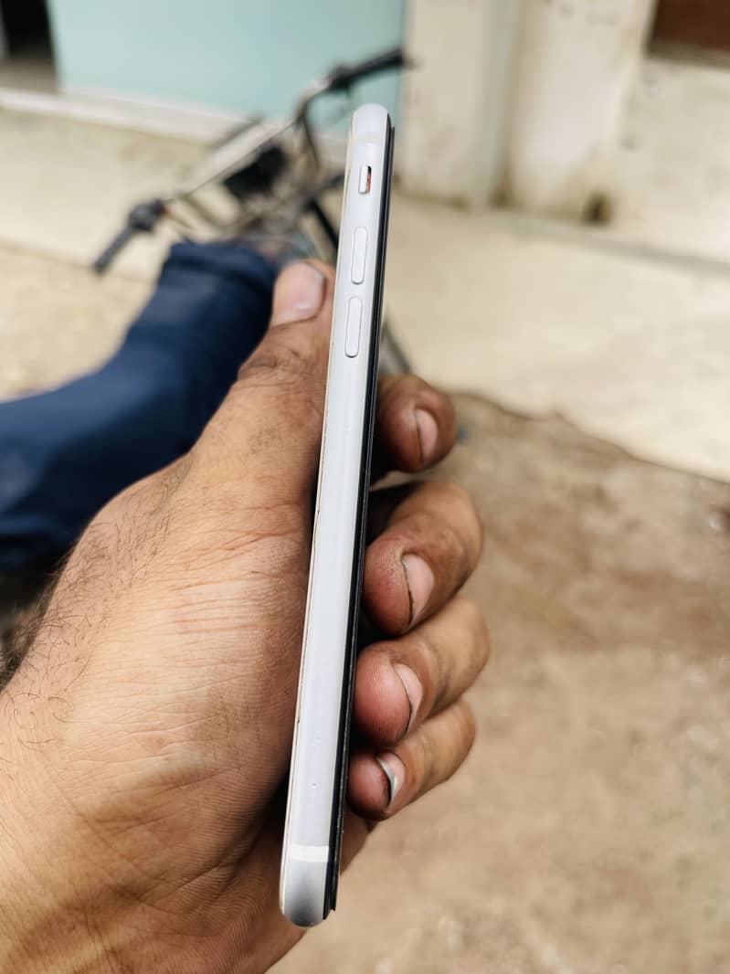 Apple iPhone SE 3