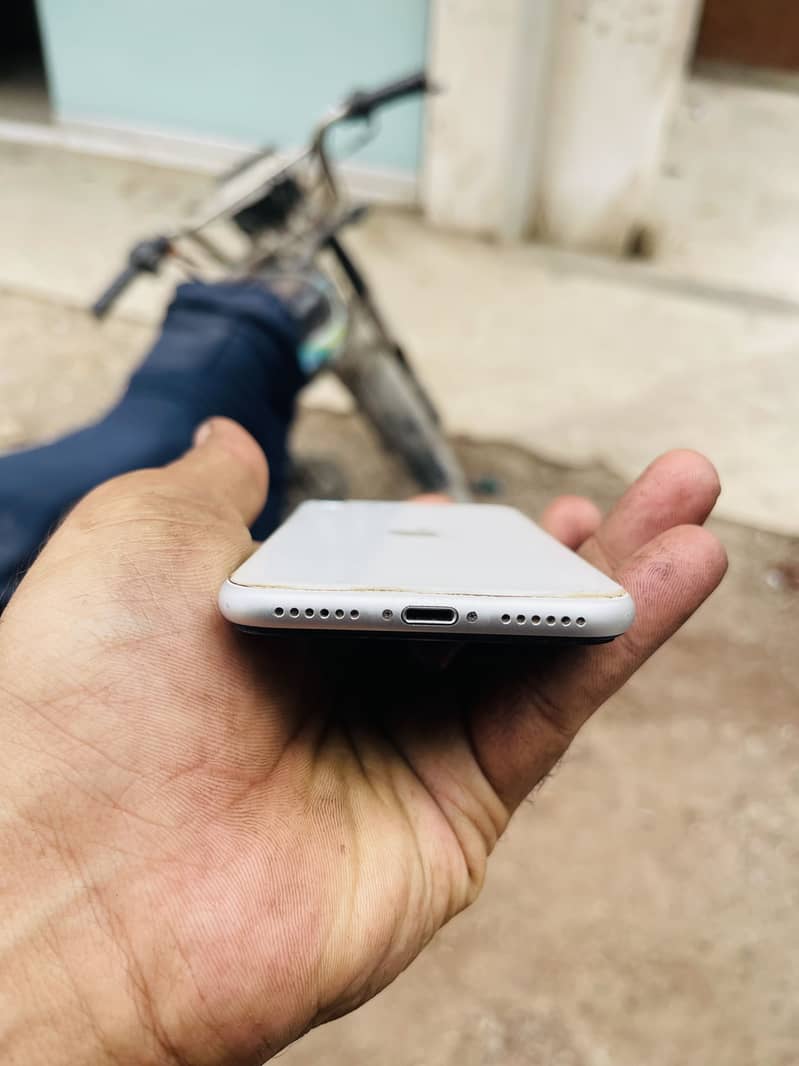 Apple iPhone SE 6