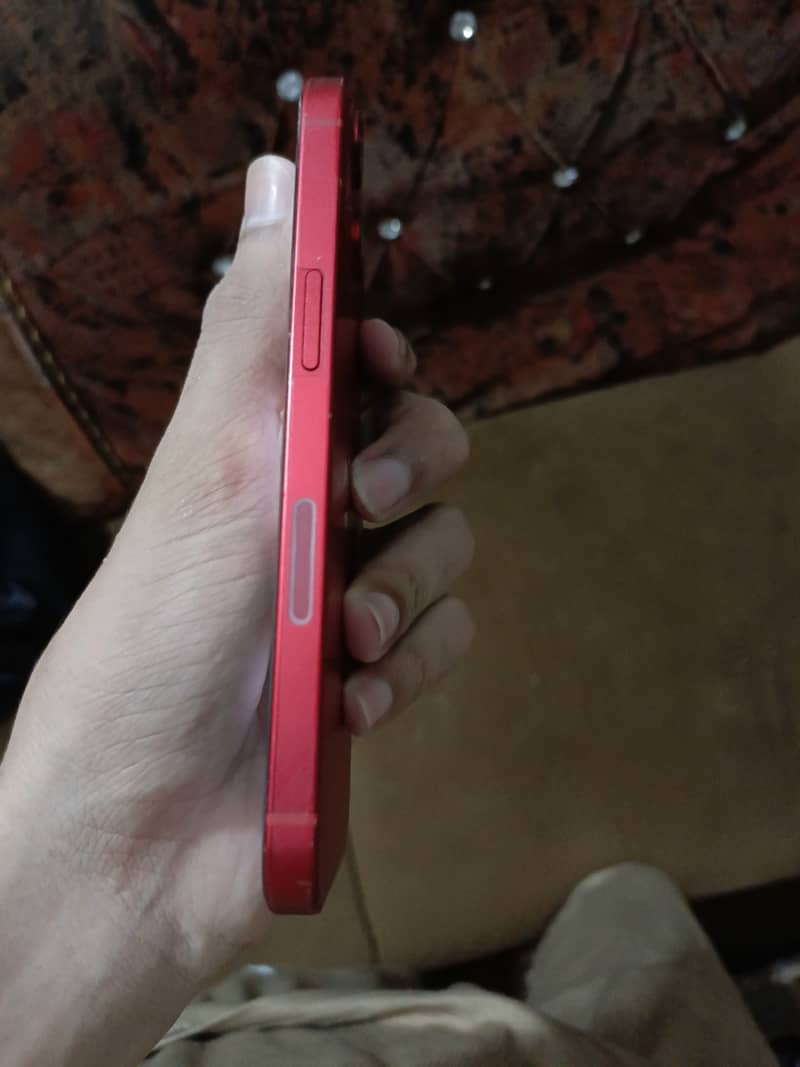 Apple iPhone 13 8