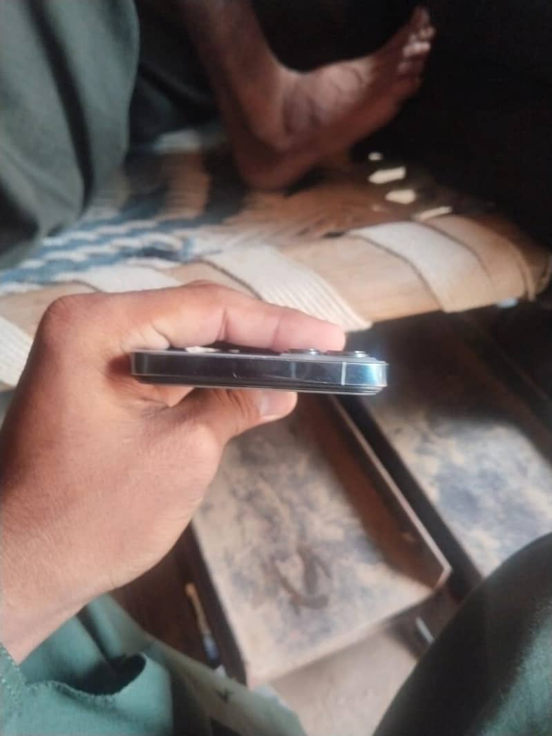 Apple iPhone 11 Pro Max 4