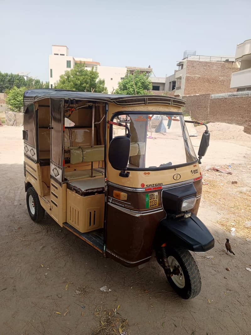 : "اسکول اور کالج کے لیے رکشہ ماہانہ دستیاب ہے" 0