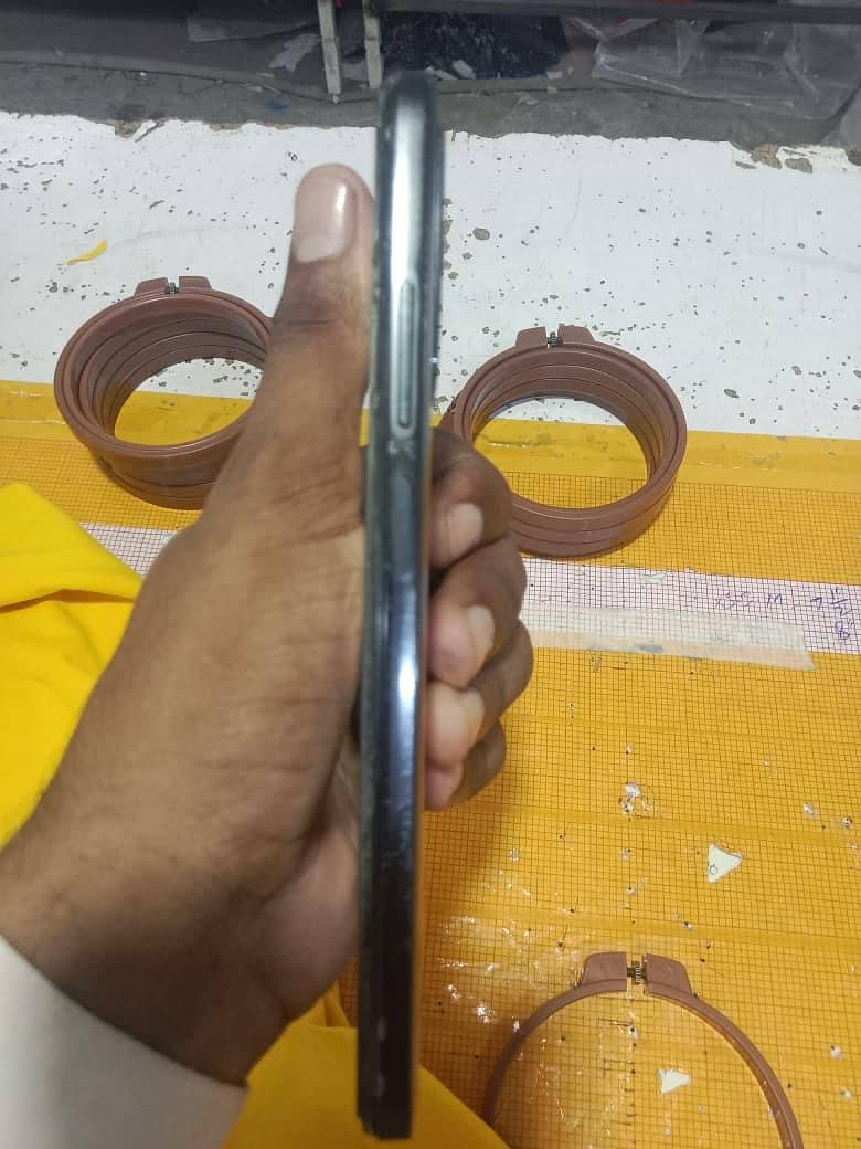 Realme 11 4