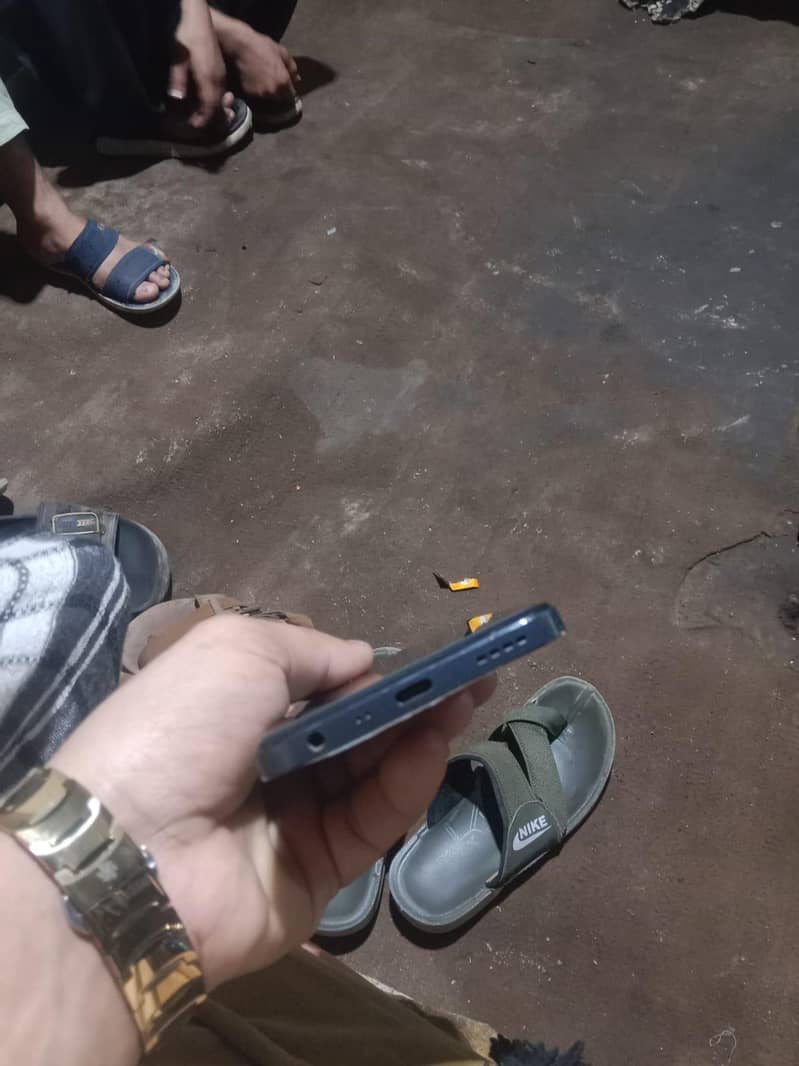 Realme C35 4