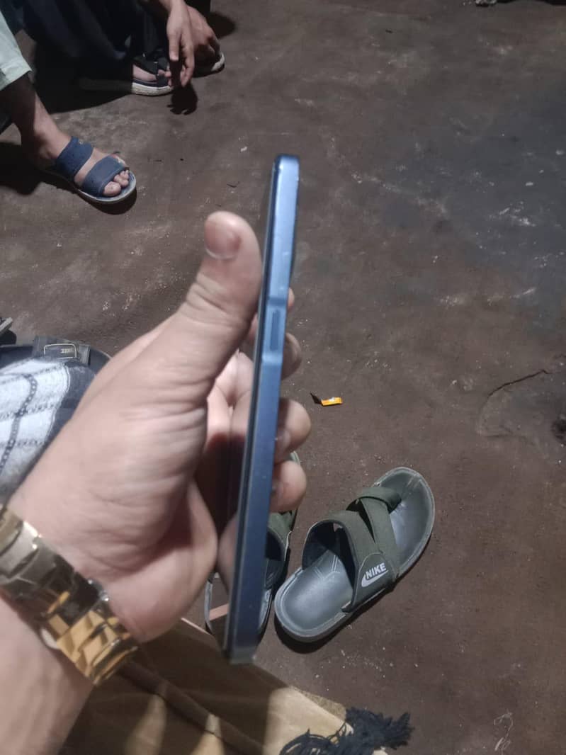 Realme C35 6