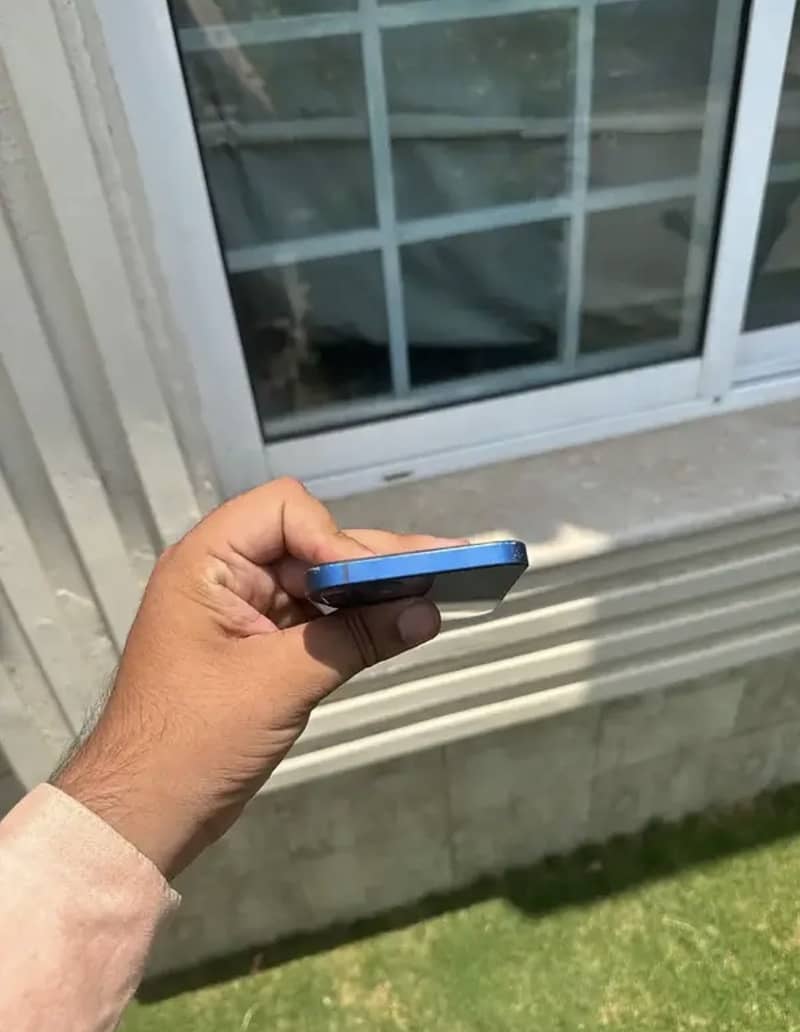 Apple iPhone 12 1