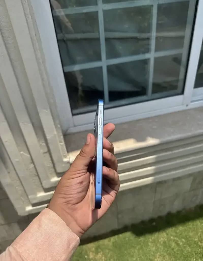 Apple iPhone 12 3