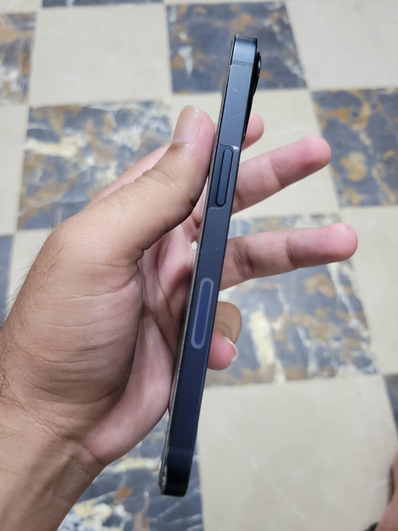 Apple iPhone 13 3