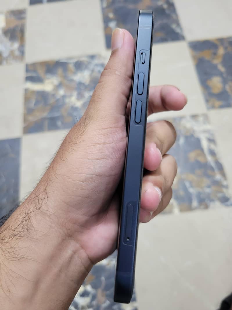 Apple iPhone 13 4