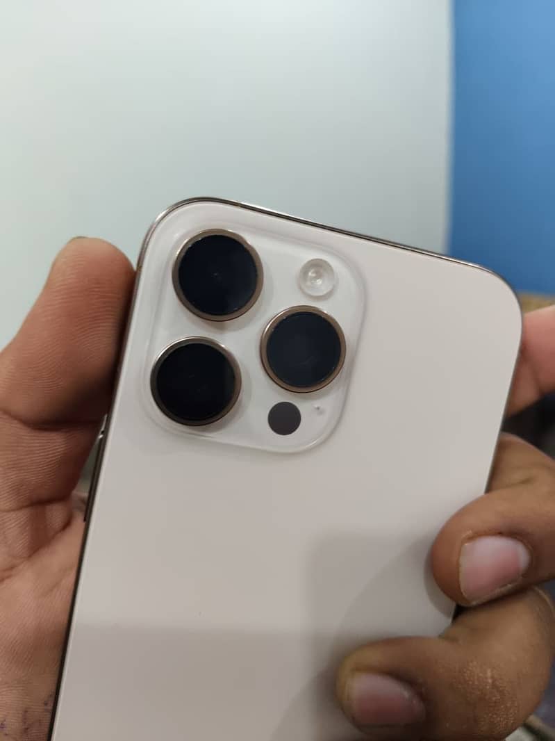 iPhone 16 pro max 1