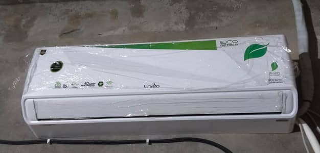 Brand new AC only one month used urgent sale