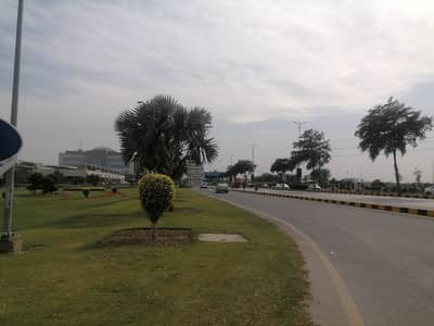 On Excellent Location 1 Kanal Residential Plot For sale In Lahore