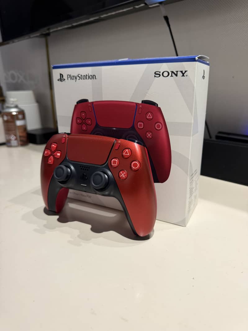 DualSense® Wireless Controller - Volcanic Red 10/10 condition 1