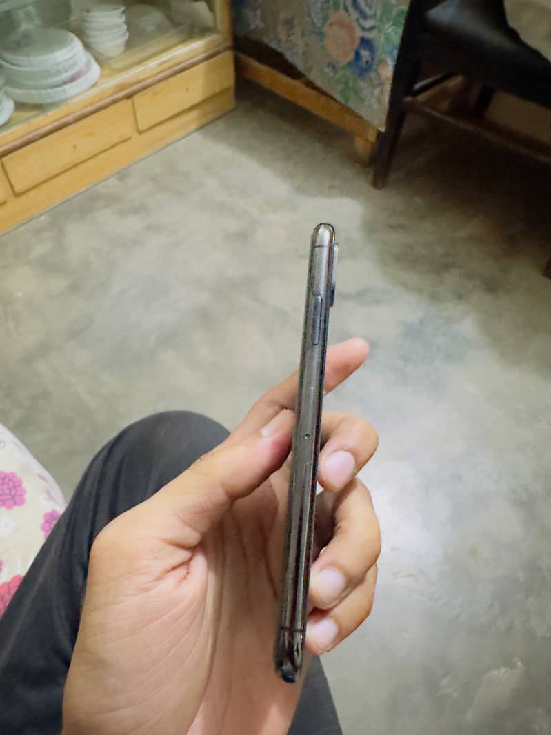 Apple iPhone X 3