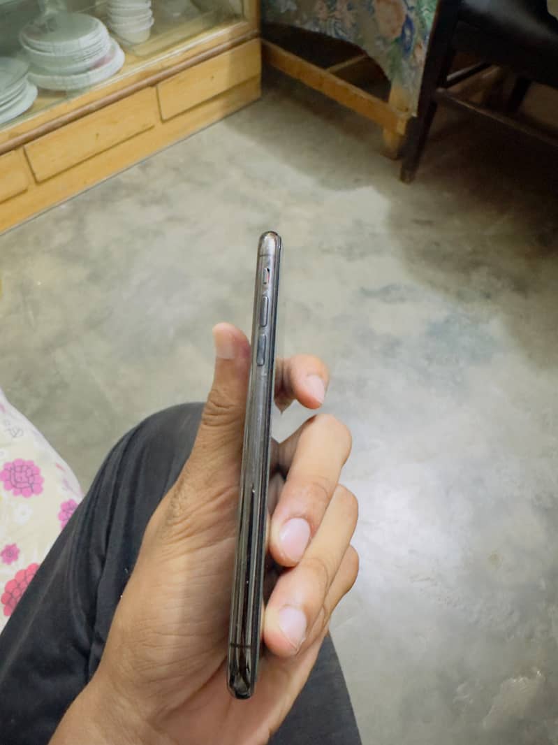 Apple iPhone X 18