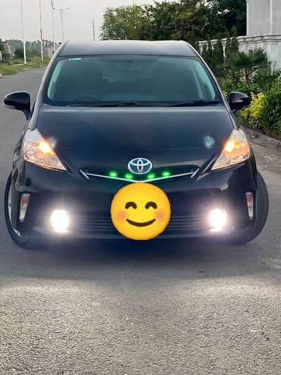Toyota Prius Alpha 2014