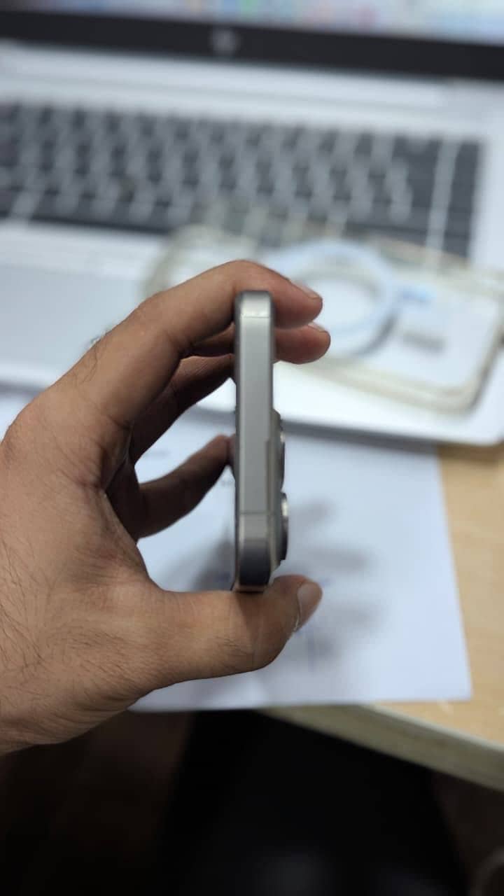 Apple iPhone 15 Pro 3