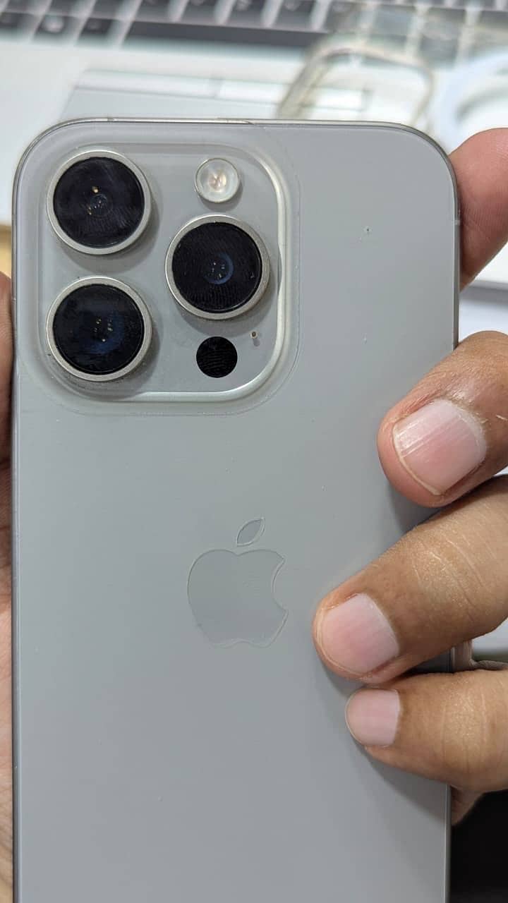 Apple iPhone 15 Pro 4