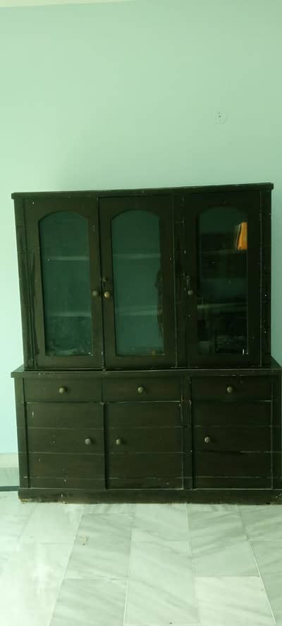 Good condition Showcase for Sales 30000
