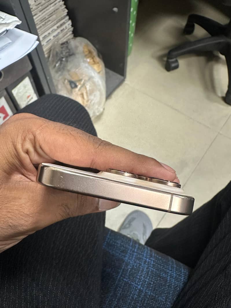 Apple iPhone 16 Pro 1