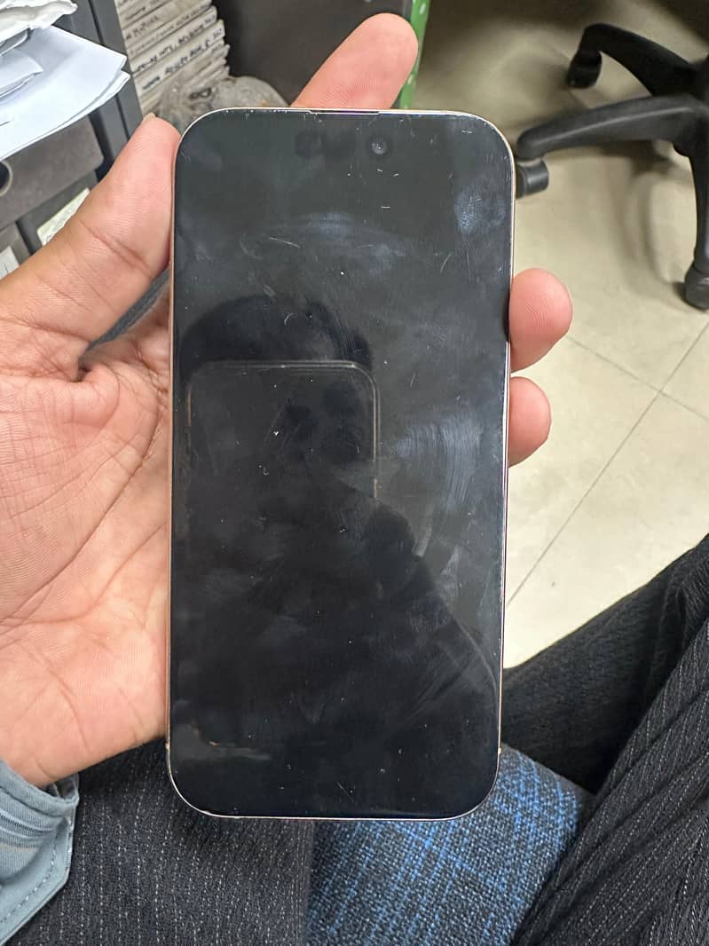Apple iPhone 16 Pro 2