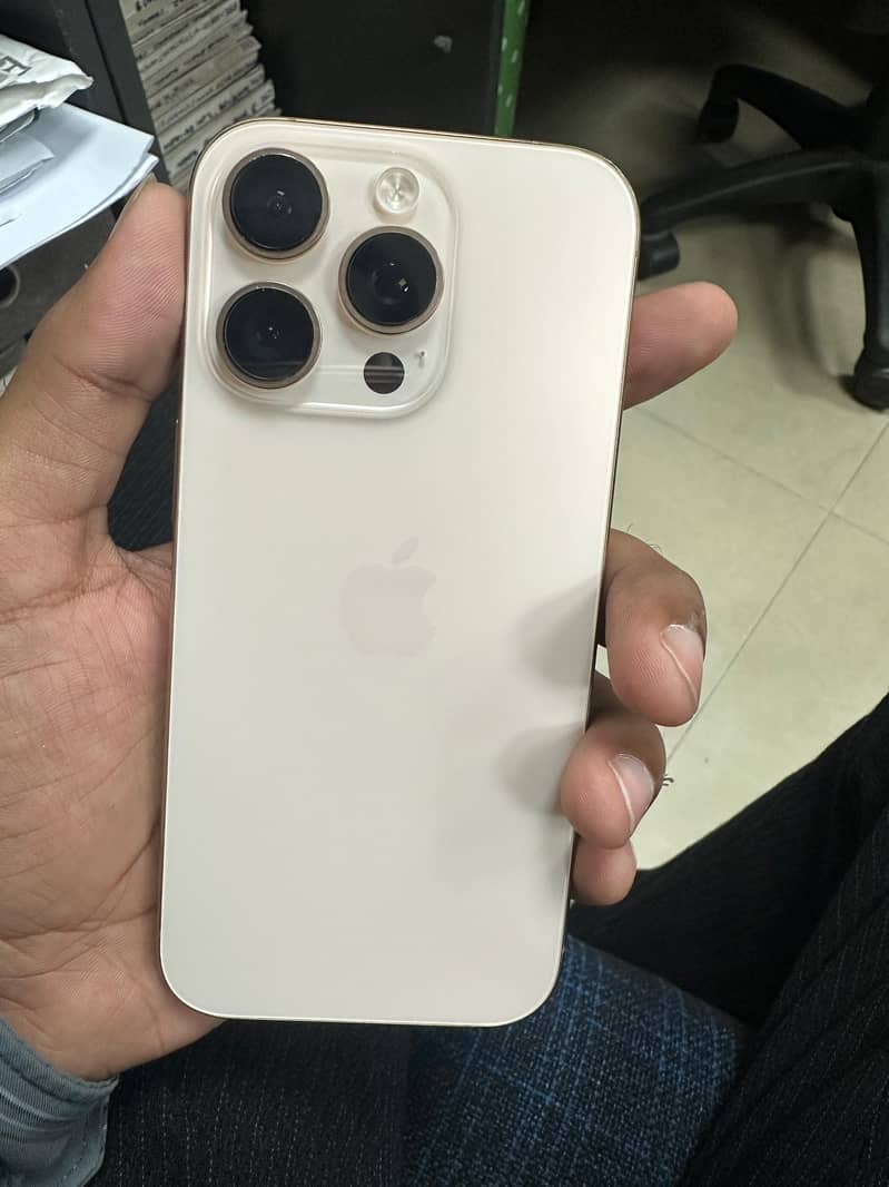 Apple iPhone 16 Pro 4