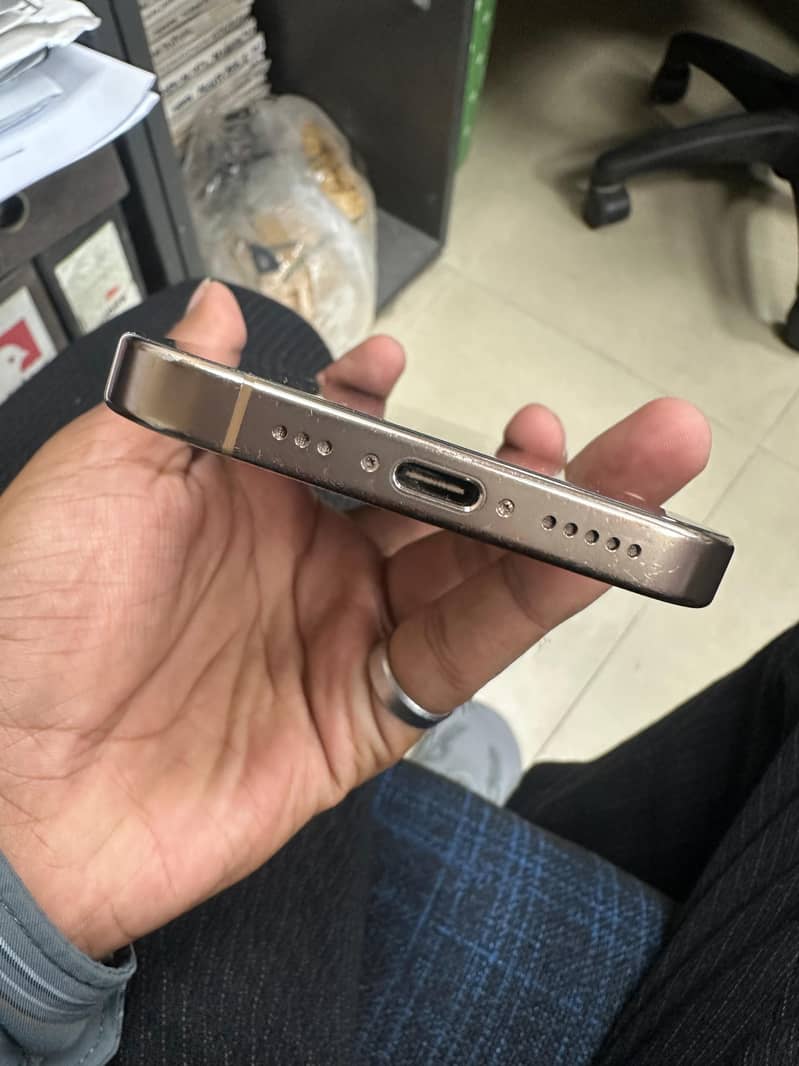 Apple iPhone 16 Pro 5